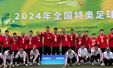 运动员在比赛中取得惊人表现，为球队带来胜利