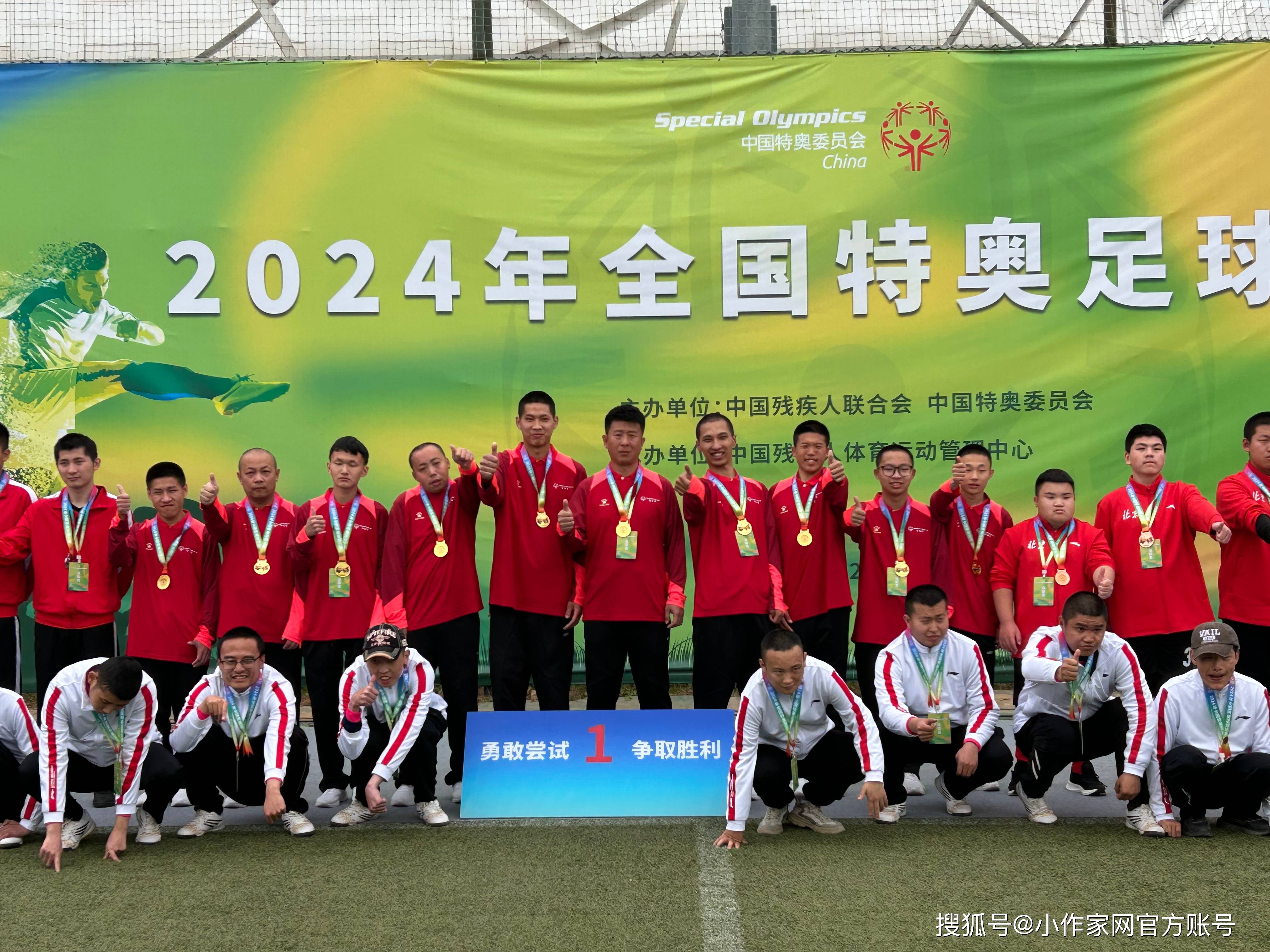 运动员在比赛中取得惊人表现，为球队带来胜利